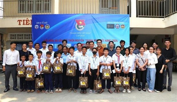 vietnamese youths extend helping hand to impoverished students in cambodia picture 1