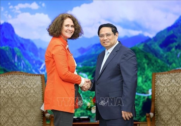 pm receives outgoing wb country director picture 1