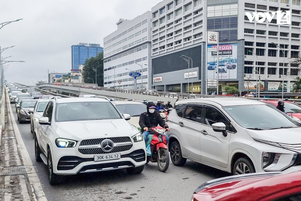 xu phat manh voi loi di xe may vao duong vanh dai 2 tren cao hinh anh 2