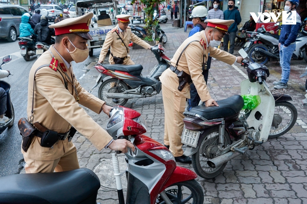 xu phat manh voi loi di xe may vao duong vanh dai 2 tren cao hinh anh 6