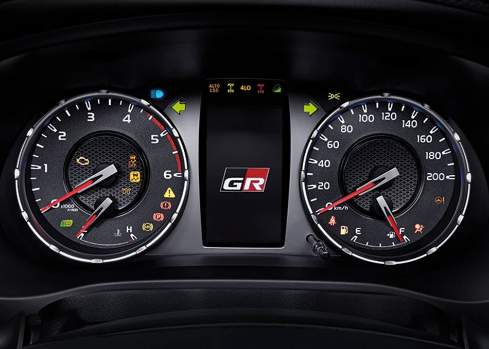 Toyota Hilux Revo GR Sport Wide Tread 2024 ra mắt, giá hơn 1 tỷ đồng