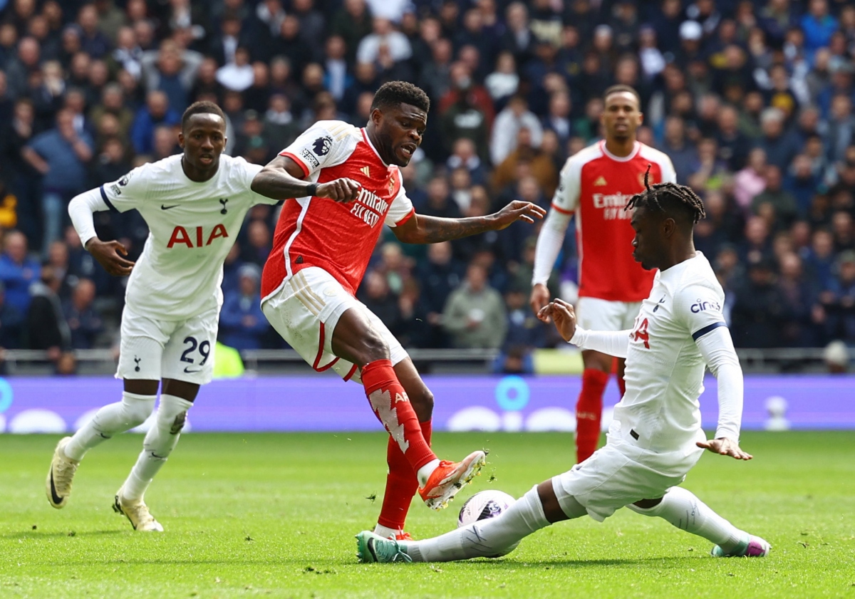 thang nghet tho tottenham, arsenal tiep tuc dan dau ngoai hang anh hinh anh 25