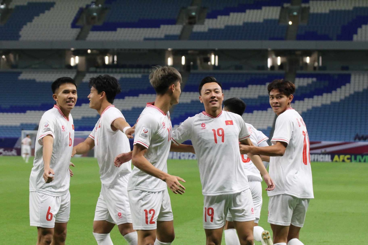 Bùi Vĩ Hào lập cú đúp, 10 người của U23 Việt Nam thắng 3-1 trước U23 Kuwait