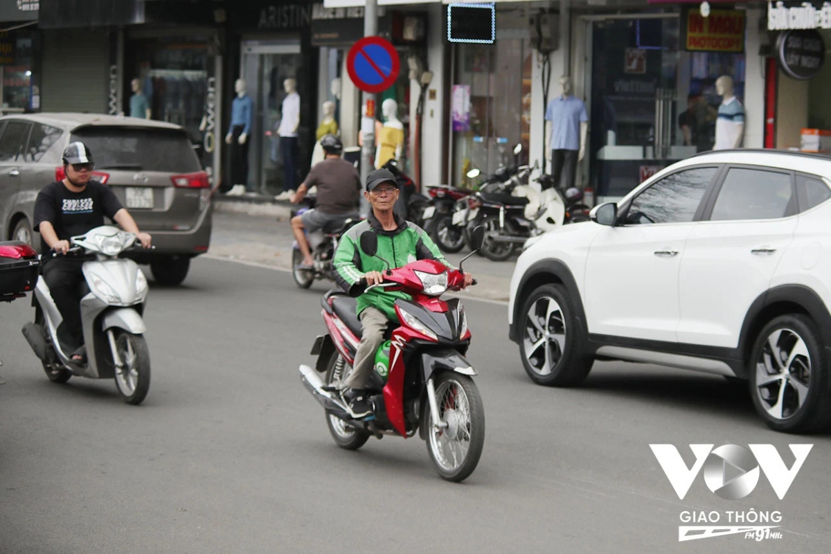  cay lon tuoi khong chiu doi mu bao hiem hinh anh 9