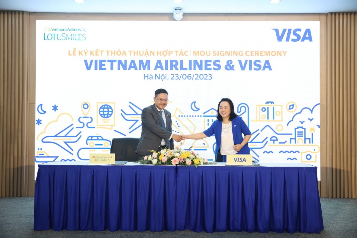 vietnam airlines dong hanh cung visa trong olympic paris 2024 hinh anh 1