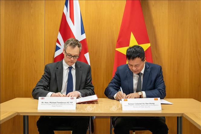 vietnam and uk ink agreement on combating illegal migration picture 1