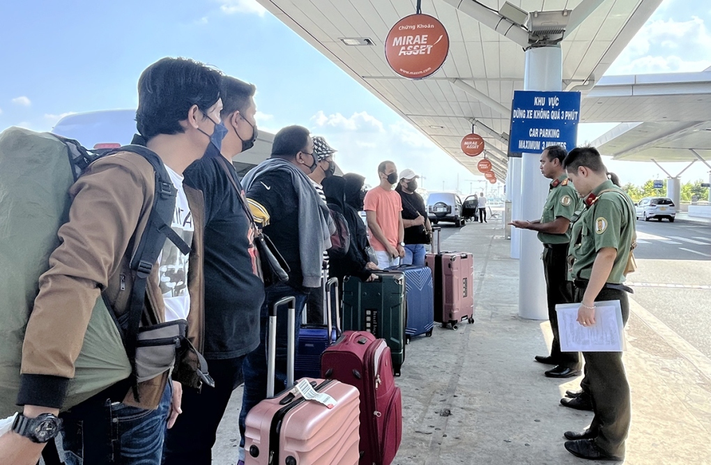 vietnam deports nine malaysians in a fraud ring picture 1 vietnam deports nine malaysians in a fraud ring picture 1