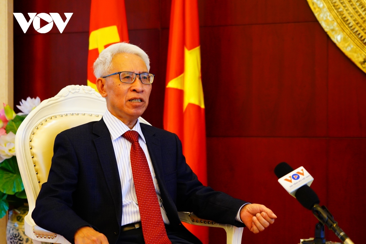 vietnam attaches importance to developing close partnership with china picture 1