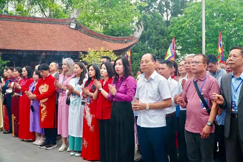 vietnamese expatriates from over 20 countries commemorate hung kings picture 1