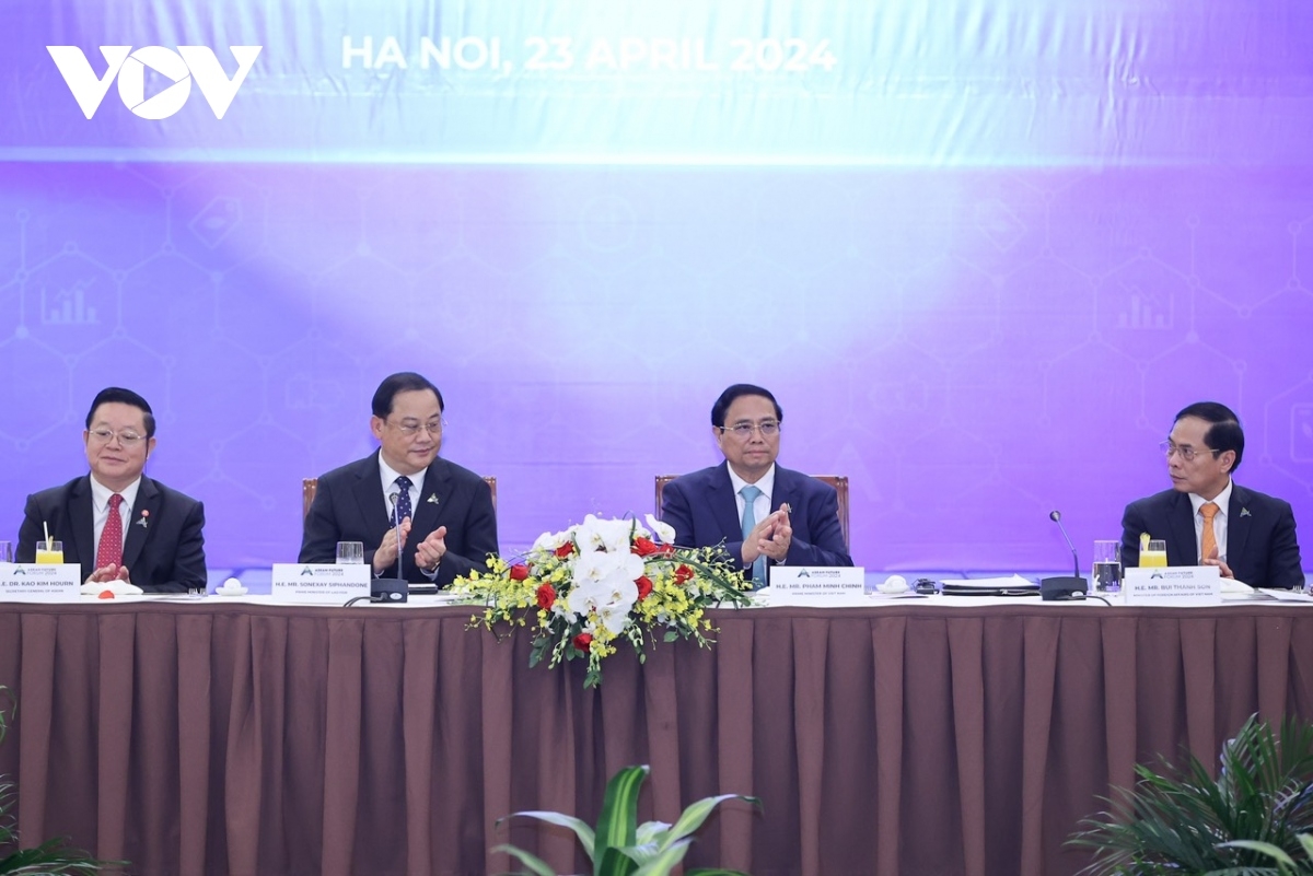 vietnamese and lao pms co-chair roundtable with asean businesses and partners picture 1 vietnamese and lao pms co-chair roundtable with asean businesses and partners picture 1