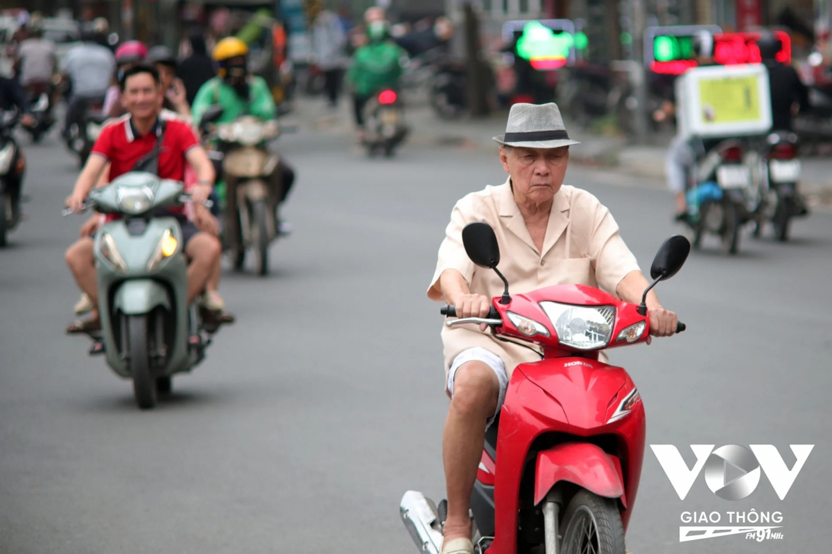  cay lon tuoi khong chiu doi mu bao hiem hinh anh 11