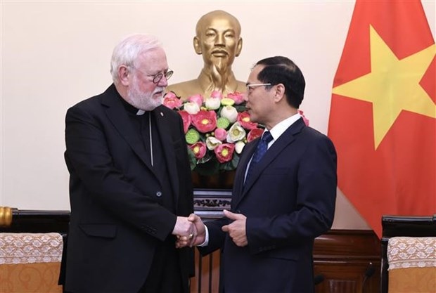 fm receives diplomat chief of the vatican picture 1