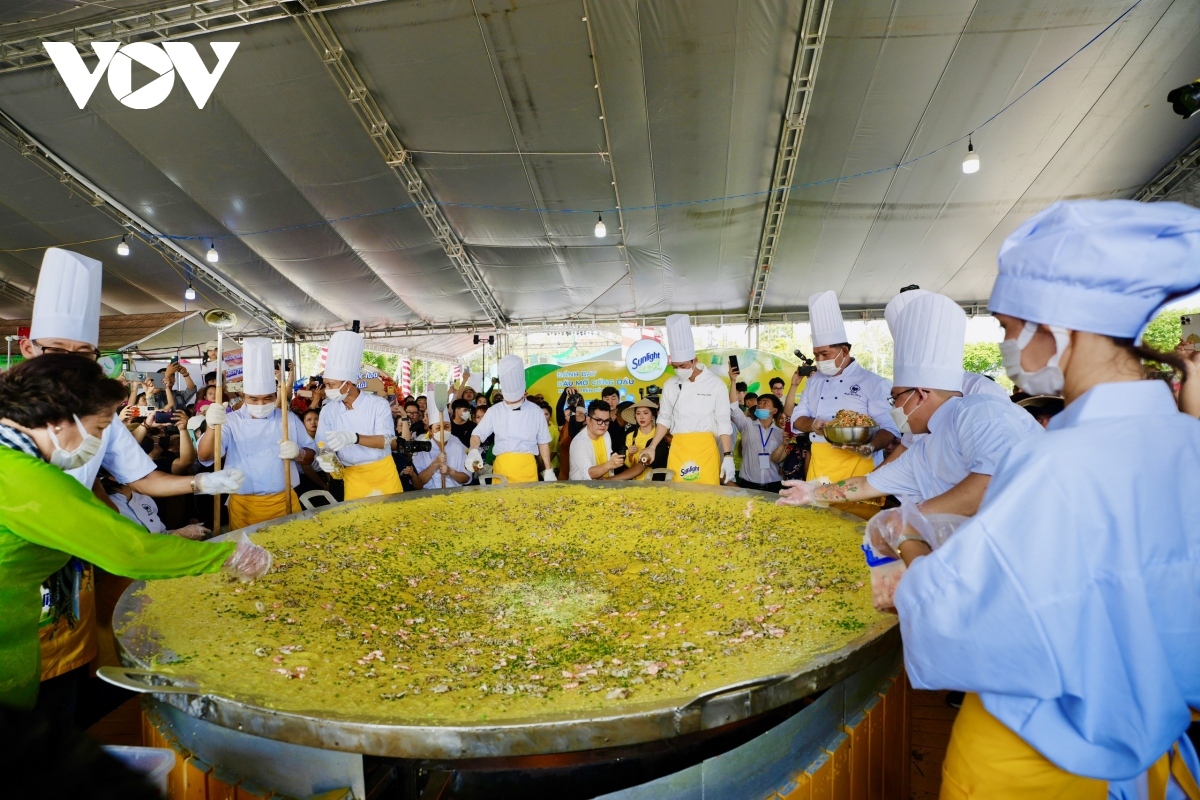 traditional cake festival showcases 100 signature kinds picture 14