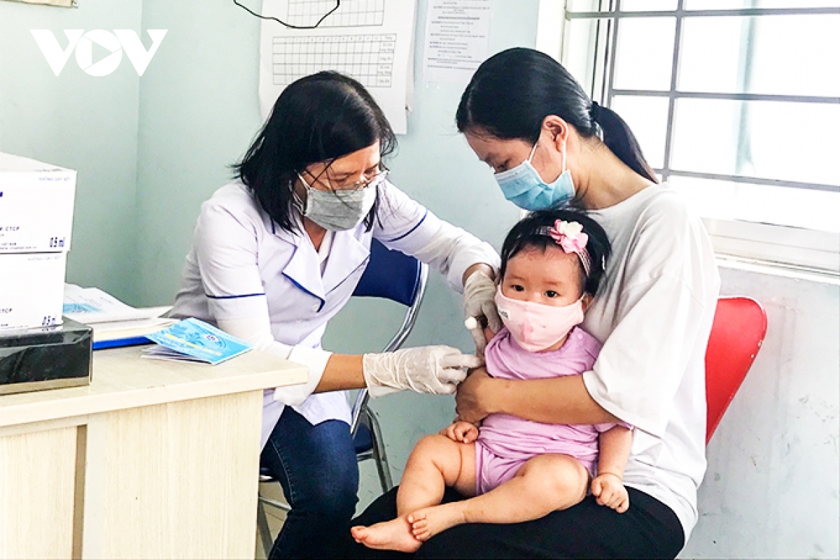 vietnam purchases 5-in-1 vaccine to address vaccine shortages picture 1