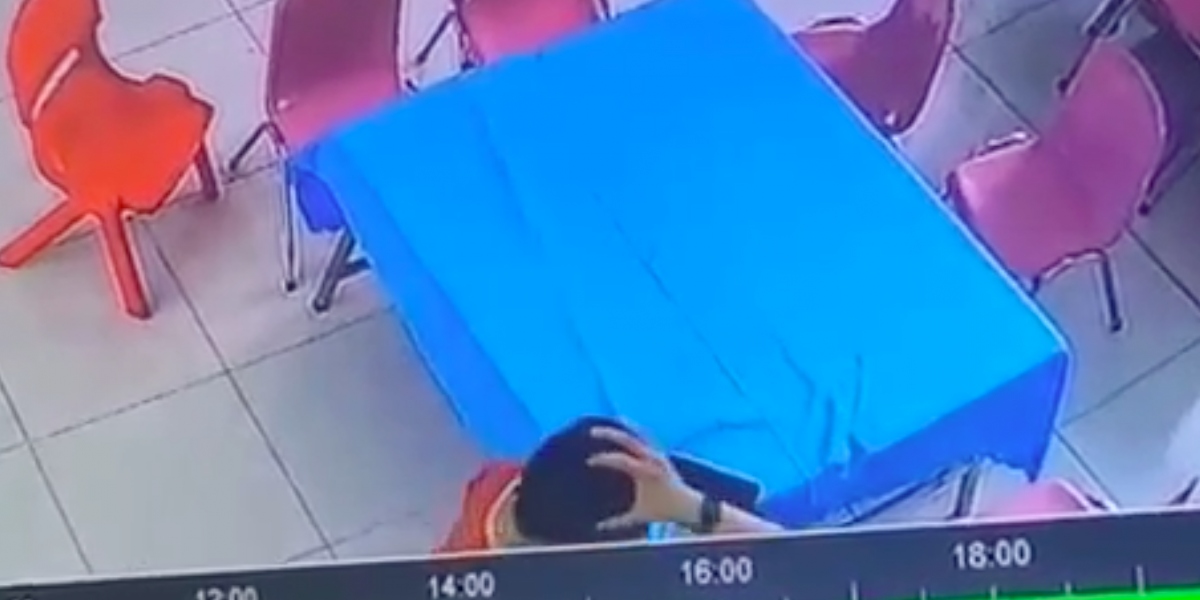 Cô giáo mầm non tát vào mặt và đầu học sinh trong giờ ăn