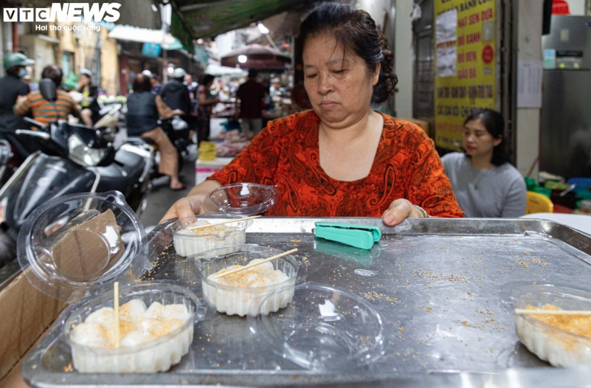 hanoians prepare floating cakes to celebrate cold food festival picture 6