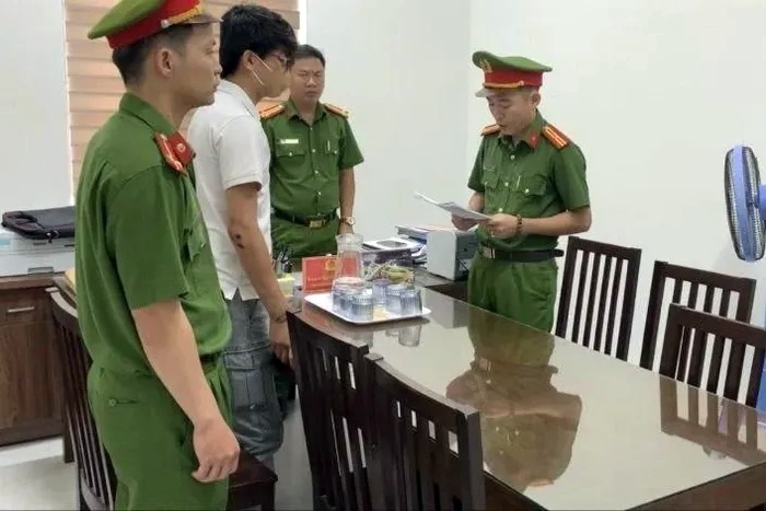 Mua bán trái phép hóa đơn, 2 giám đốc doanh nghiệp bị khởi tố, tạm giam
