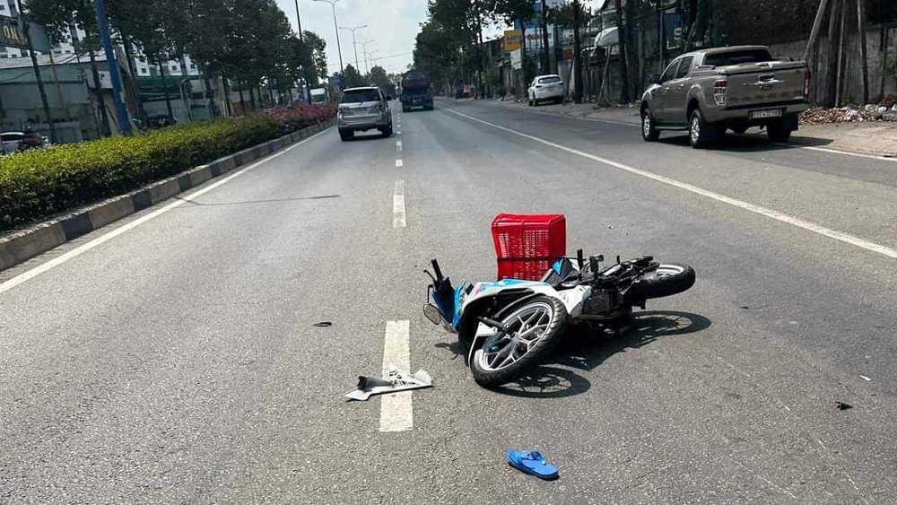 cuon thep tren container roi trung nguoi dan o binh duong hinh anh 2