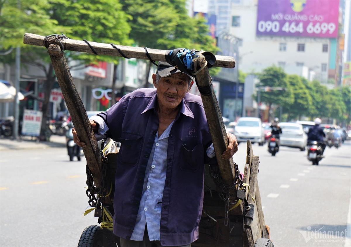 locals in da nang seek measures to cope with heat wave picture 7