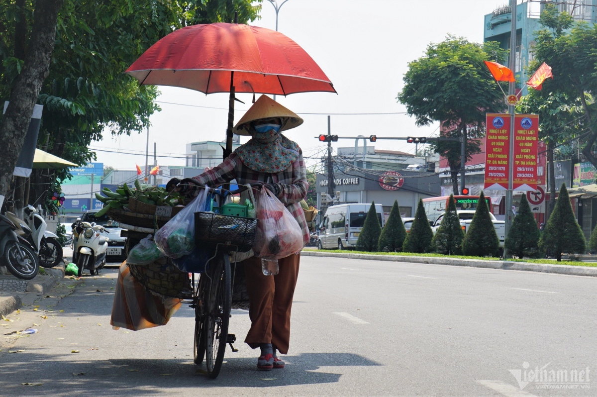 locals in da nang seek measures to cope with heat wave picture 9
