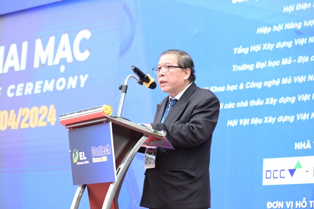 int l trade fairs for construction, transport, energy kick off in hanoi picture 1