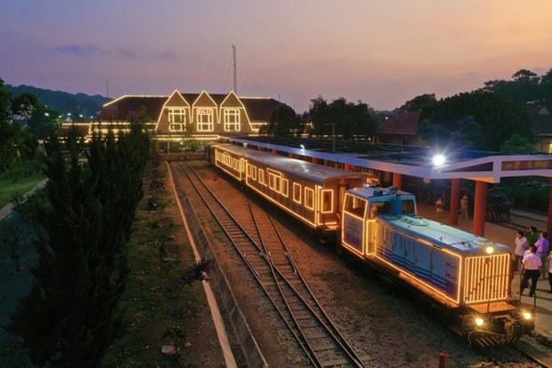 da lat night train service offers unique tourist experience picture 1
