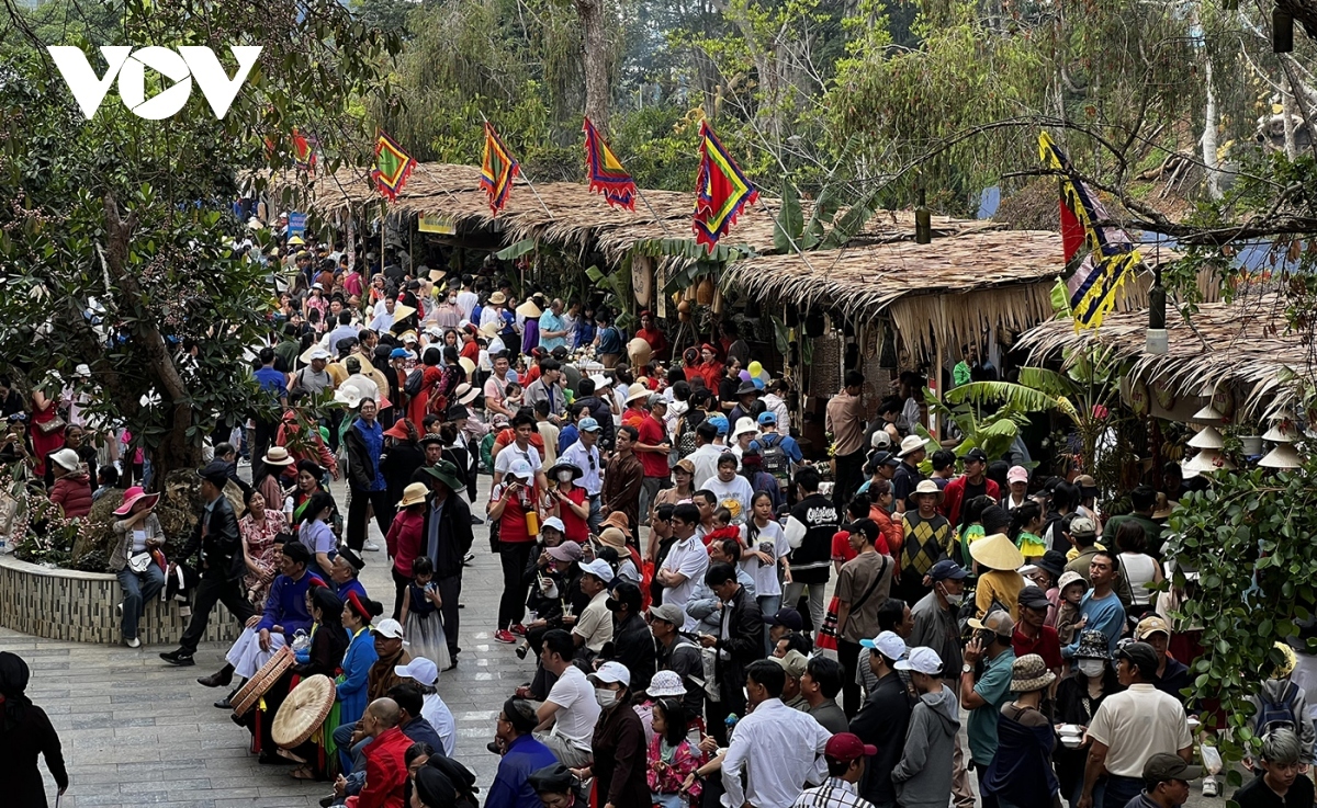 localities commemorate legendary ancestors - hung kings picture 4