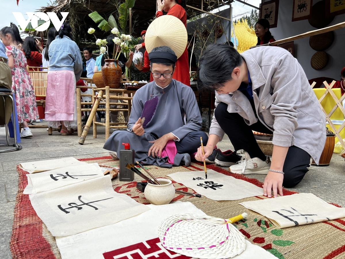 localities commemorate legendary ancestors - hung kings picture 5