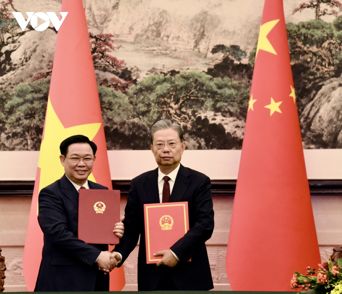 top vietnamese, chinese legislators hold talks, sign cooperation agreement picture 3