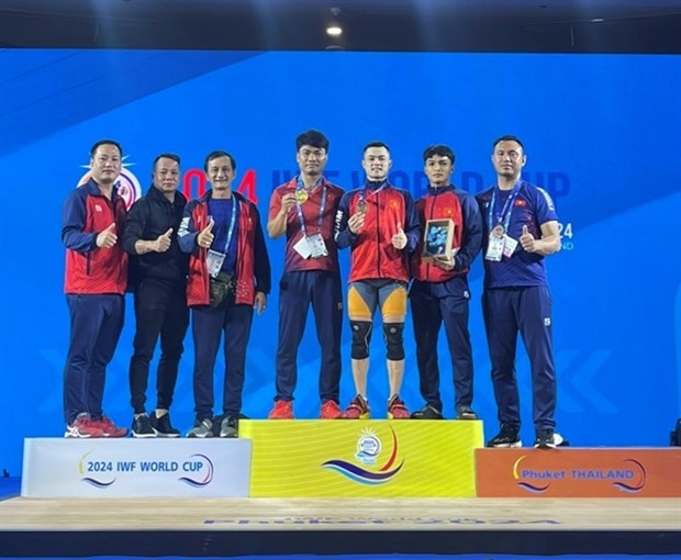 vietnamese weightlifter wins international weightlifting federation world cup picture 1