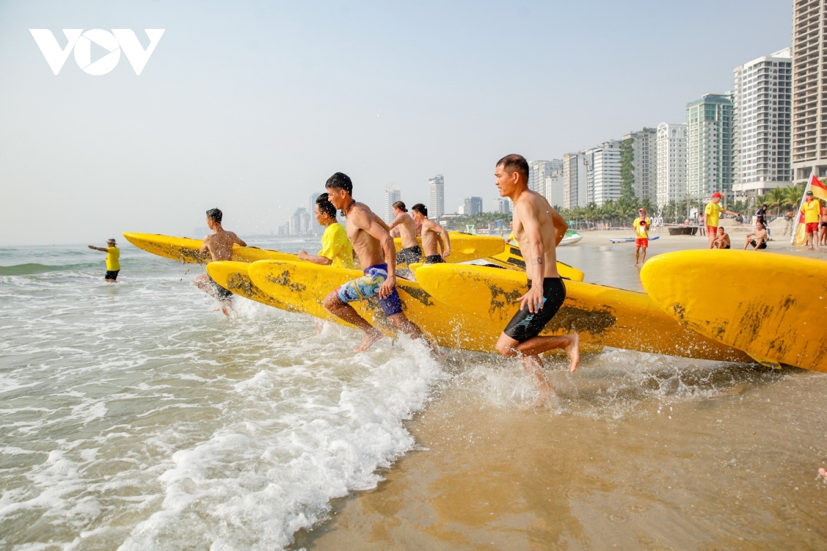 da nang int l lifeguard competition attracts local, foreign teams picture 1