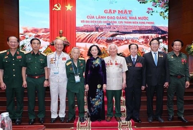 dien bien soldiers, youth volunteers meet in hanoi picture 1