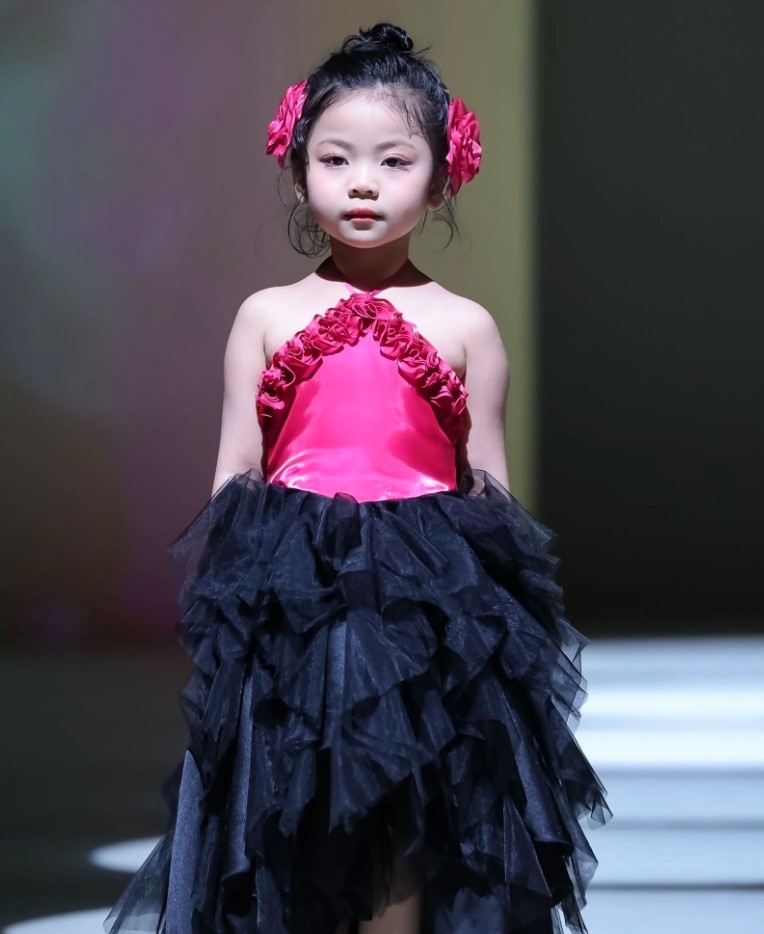 vietnamese child models impress shanghai fashion week picture 4