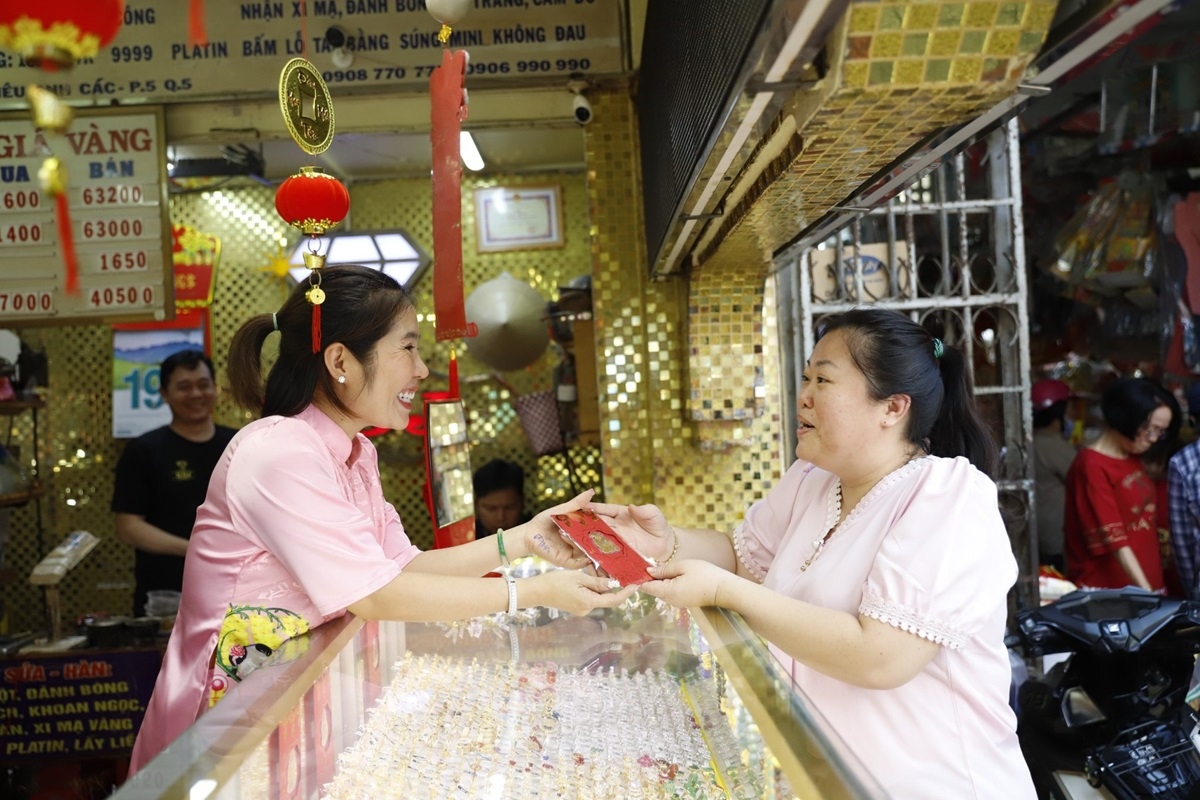 Nhìn lại sau phiên đấu thầu vàng: Giá tham chiếu cao, khó kéo giảm chênh lệch