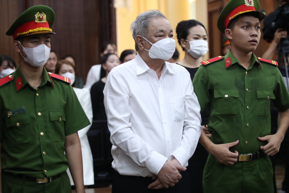 Ông Trần Quí Thanh và con gái Trần Uyên Phương bị tuyên án tù
