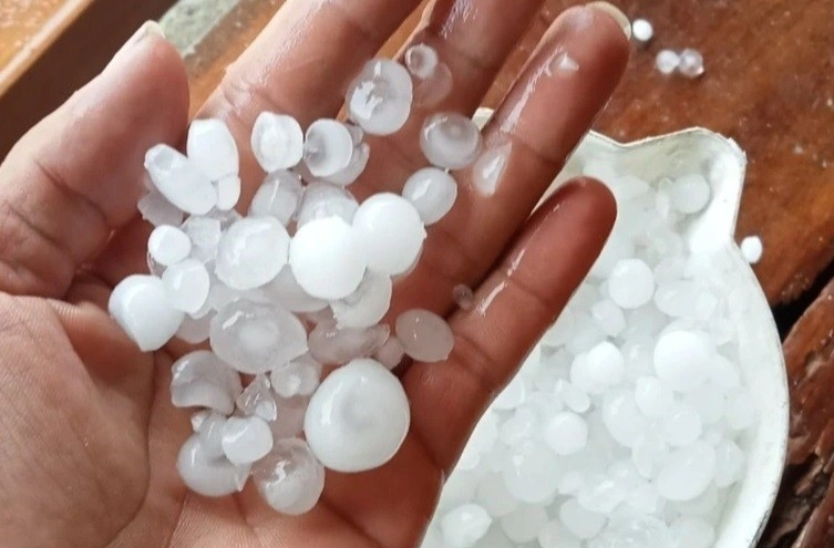 Unusual spell of hailstones strikes Quang Nam amidst dry season