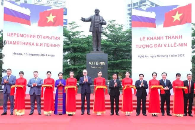 lenin statue inaugurated in central vietnam picture 1