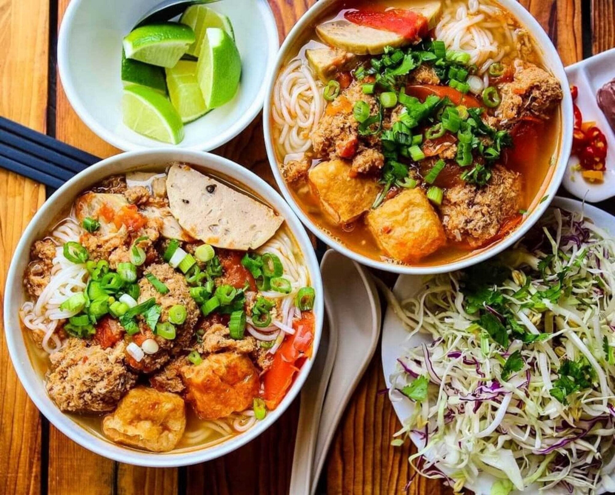 Vietnamese crab noodle soup impresses Australian visitor