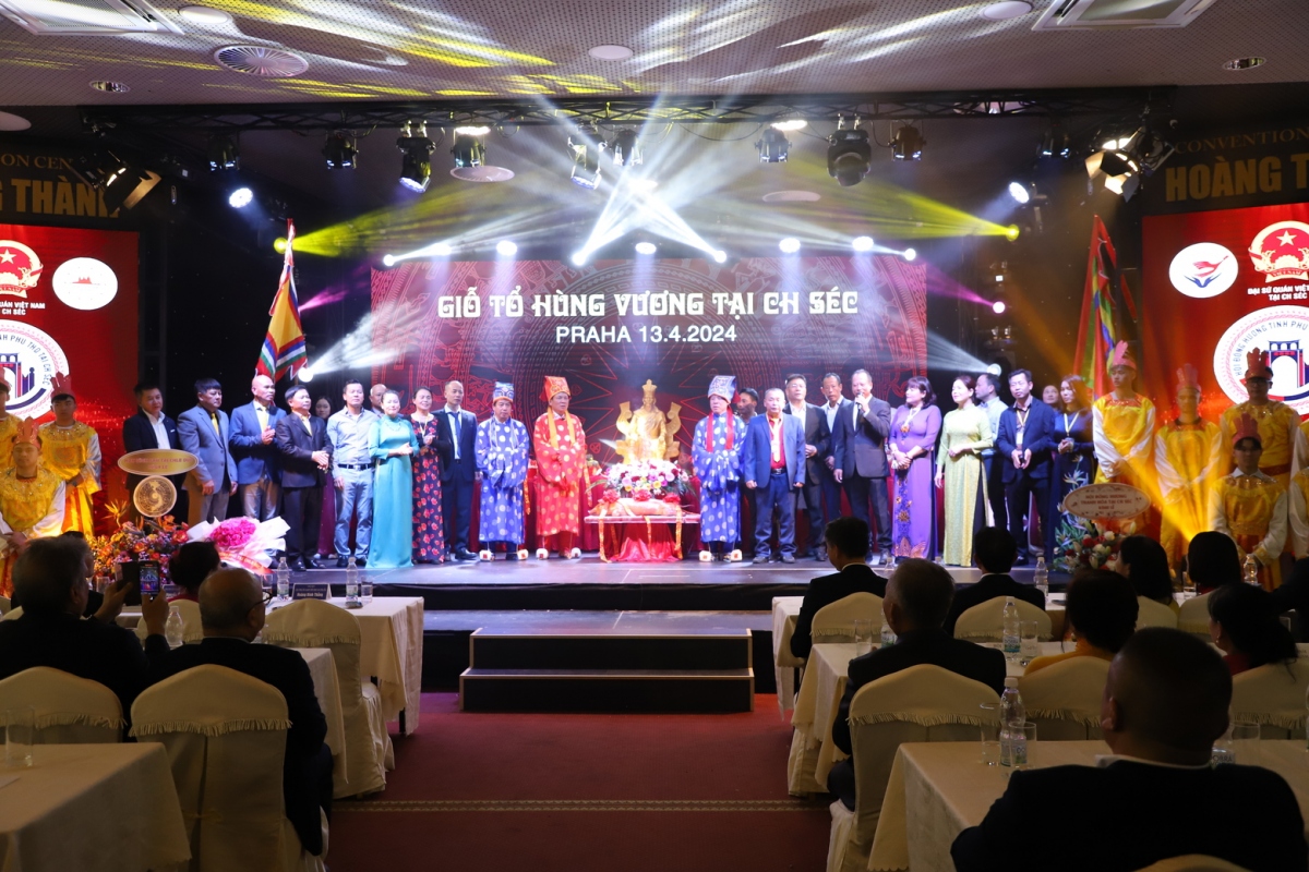 Trang trọng lễ tưởng nhớ các Vua Hùng tại Cộng hòa Séc 2024
