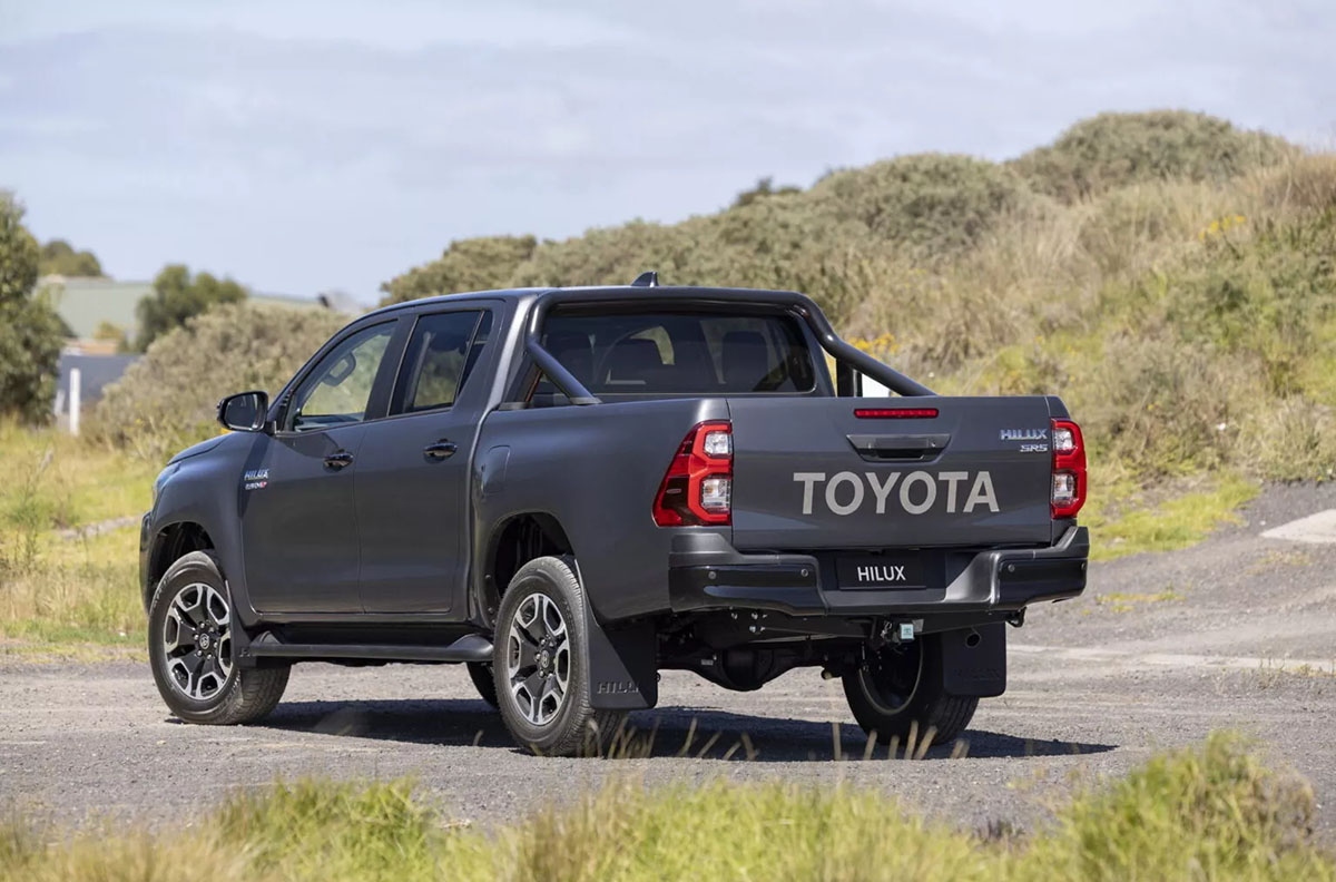 toyota hilux 2024 tro lai cuoc dua ban tai voi ranger, triton, gia tu 668 trieu dong hinh anh 6