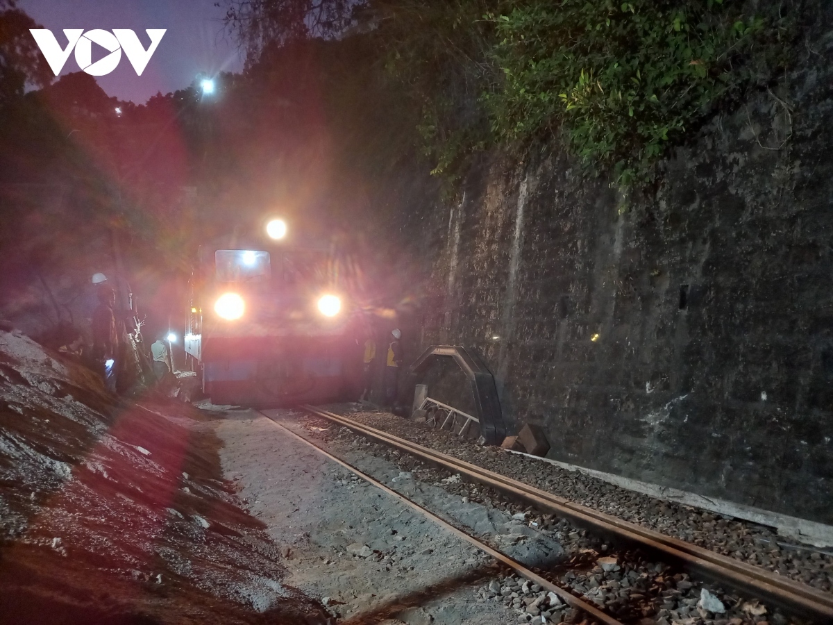 north-south rail service resumes after eight days of tunnel landslides picture 1