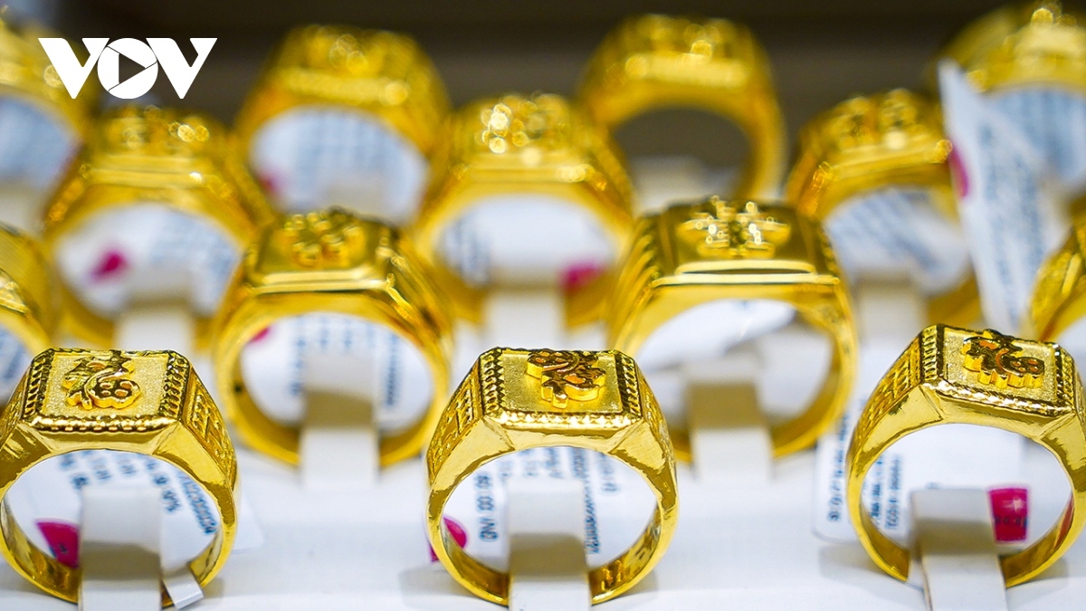 domestic gold rings prices hit record-breaking vnd77 million per tael picture 1