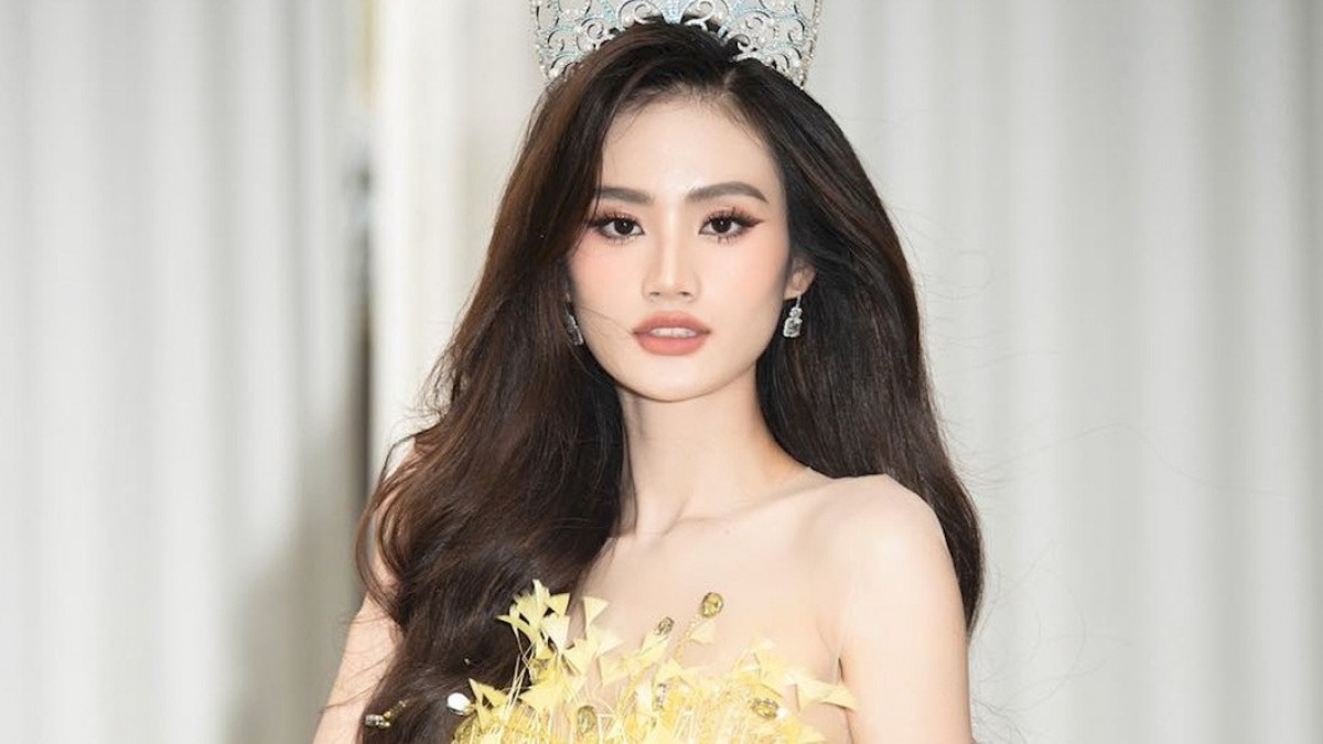 chuyen showbiz hoa hau Y nhi thi miss world 2025, ban trai phan ung gay ngo ngang hinh anh 1