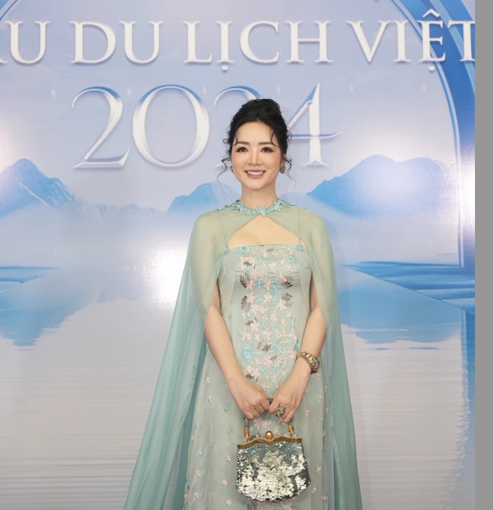chuyen showbiz ca si huong tram len tieng ve thong tin lan truyen tren mang xa hoi hinh anh 5