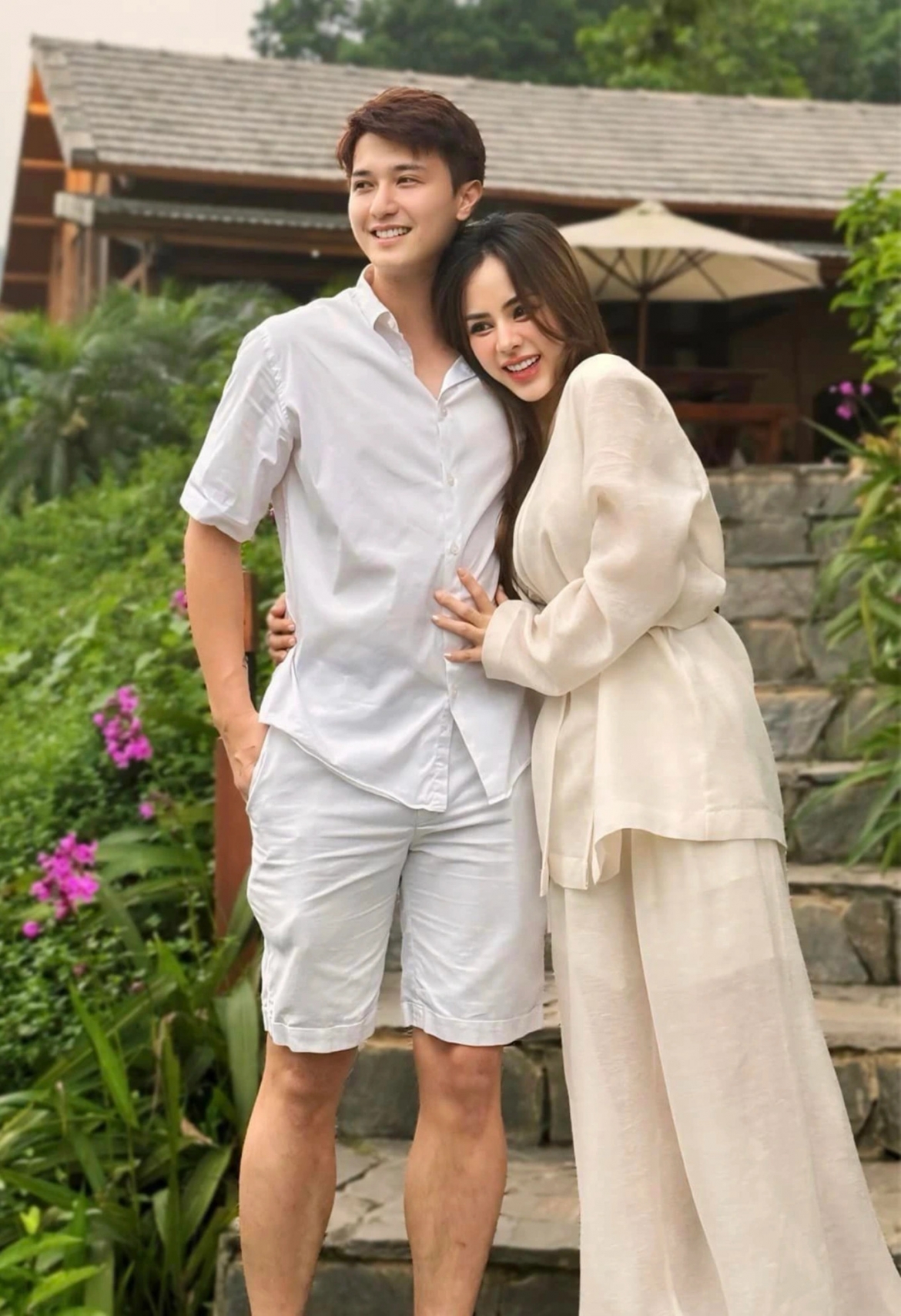 chuyen showbiz ca si huong tram len tieng ve thong tin lan truyen tren mang xa hoi hinh anh 4
