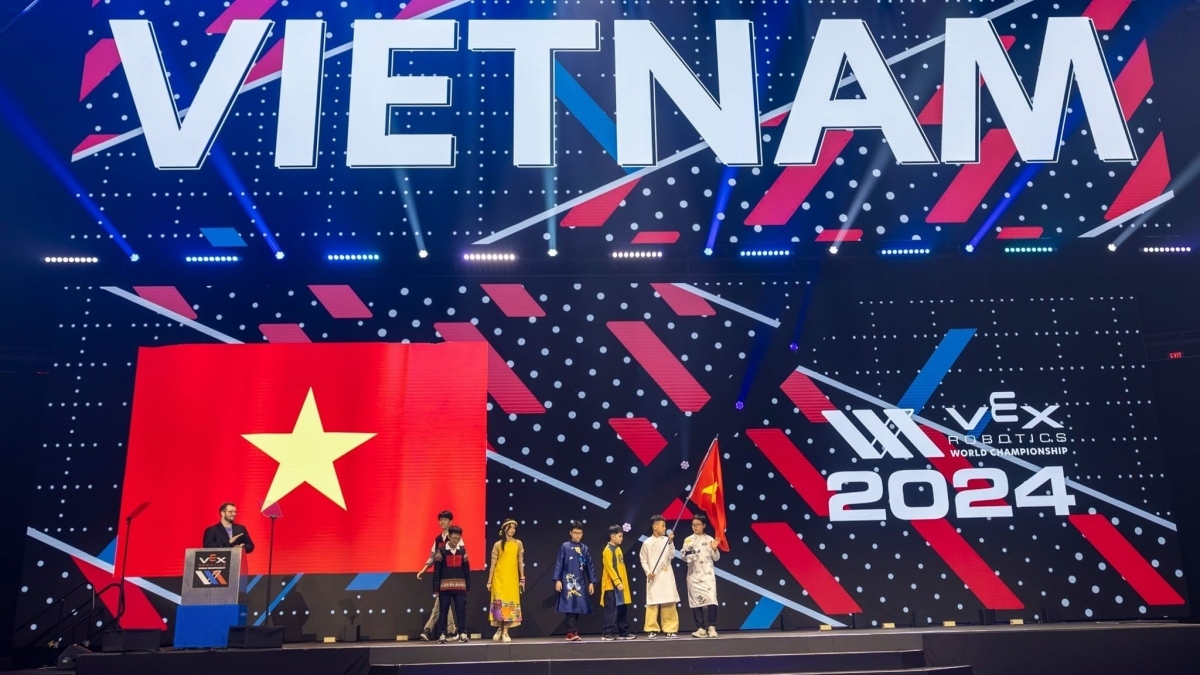 vietnamese students honoured at world s largest robotic competition picture 1