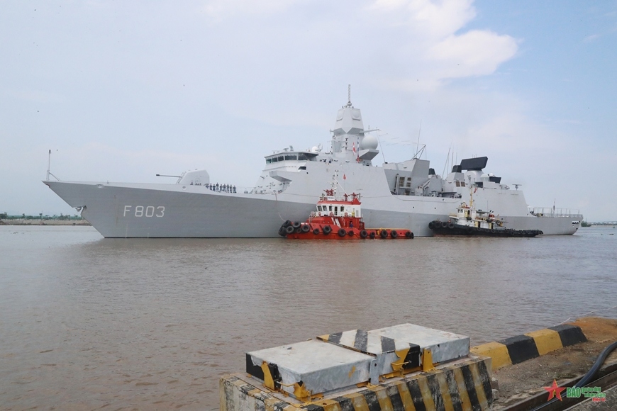 dutch frigate hnlms tromp makes goodwill visit to vietnam picture 1