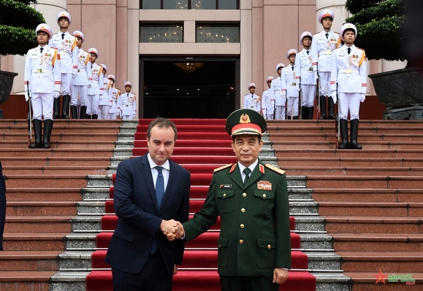 vietnam, france look to stronger defence cooperation picture 1