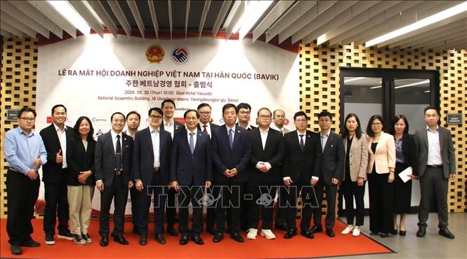 fm son meets vietnamese entrepreneurs and intellectuals in the rok picture 1