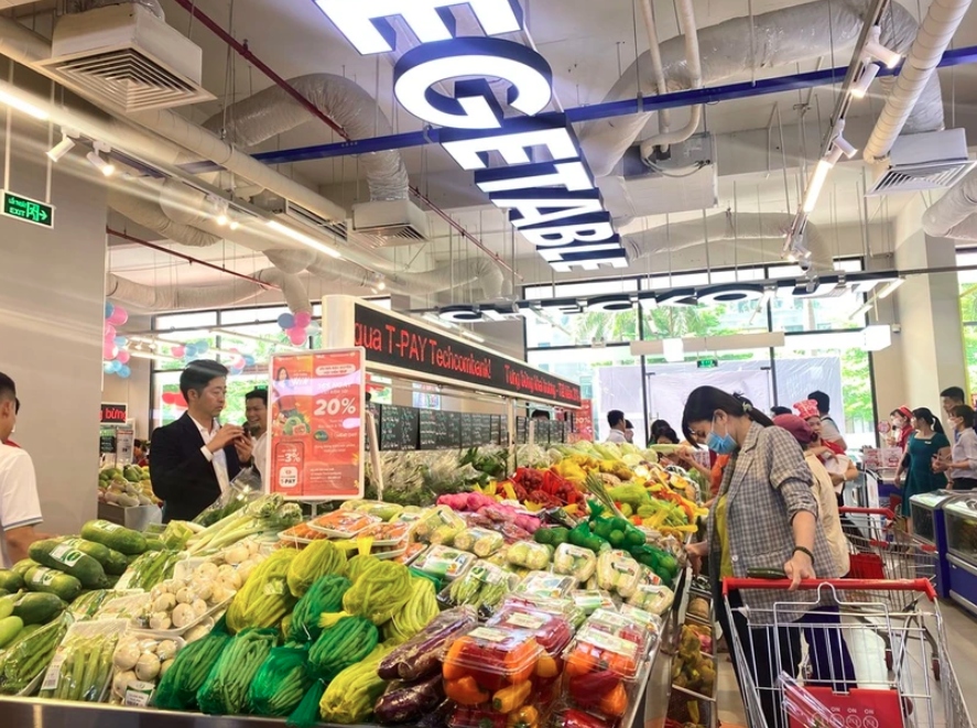 hanoi s retail sales, services revenue up 9 in four months picture 1